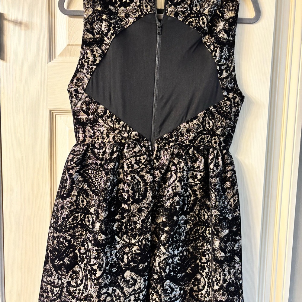 Designer~ Alice + Olivia Black and White Floral Mini Dress- Size:4 ~ - Picture 5 of 5